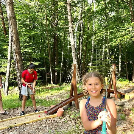 Village De Et La Pierre De L'aigle 营地