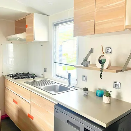 Village De Et La Pierre De L'aigle