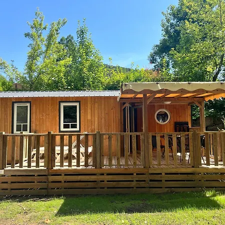 Village De Et La Pierre De L'aigle 营地