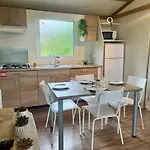 مكان تخييم Villages De Et La Pierre De L'aigle La Bréole