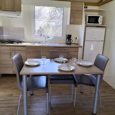 Camping Village De Et La Pierre De L'aigle *