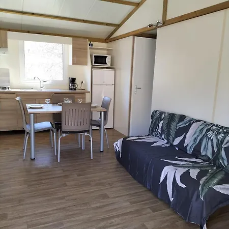 Village De Et La Pierre De L'aigle