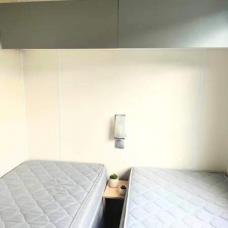 Village De Et La Pierre De L'aigle