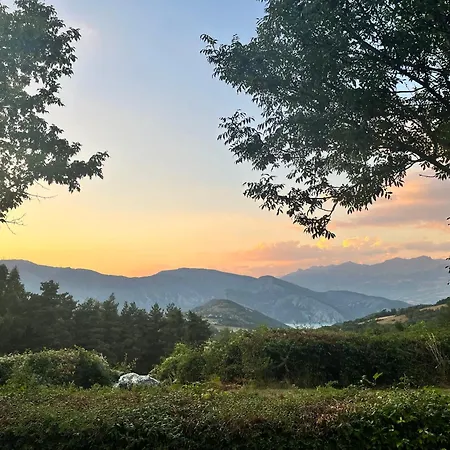 Village De Et La Pierre De L'aigle *