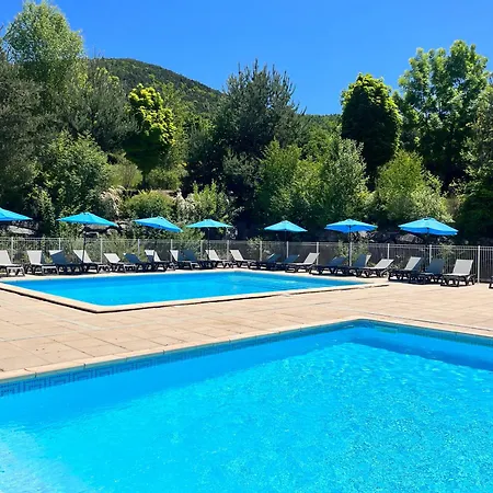 Camping Village De Et La Pierre De L'aigle *