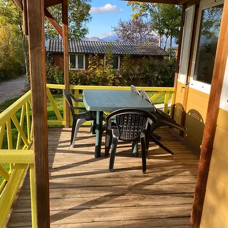 Village De Et La Pierre De L'aigle Camping *