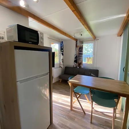 Village De Et La Pierre De L'aigle *