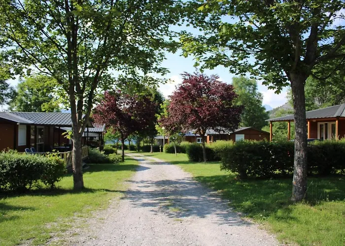 Village De Et La Pierre De L'aigle *