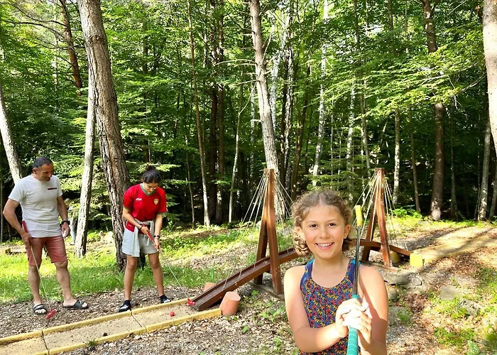 Village De Et La Pierre De L'aigle Campsite