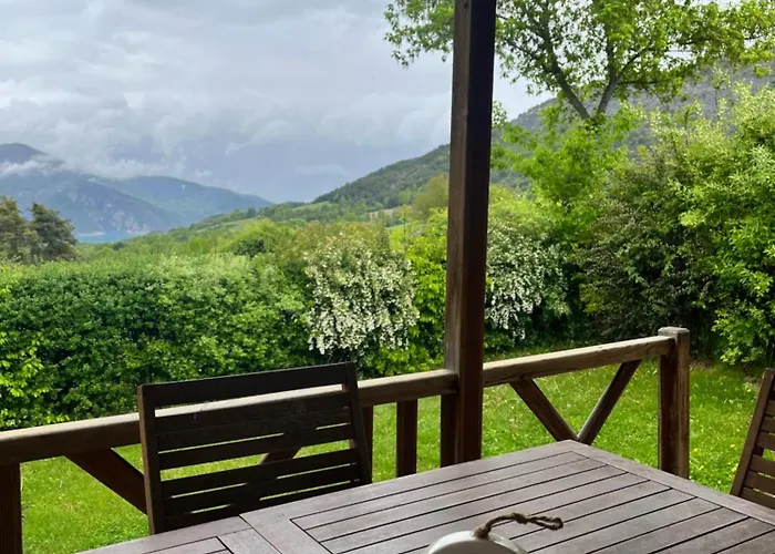 Village De Et La Pierre De L'aigle