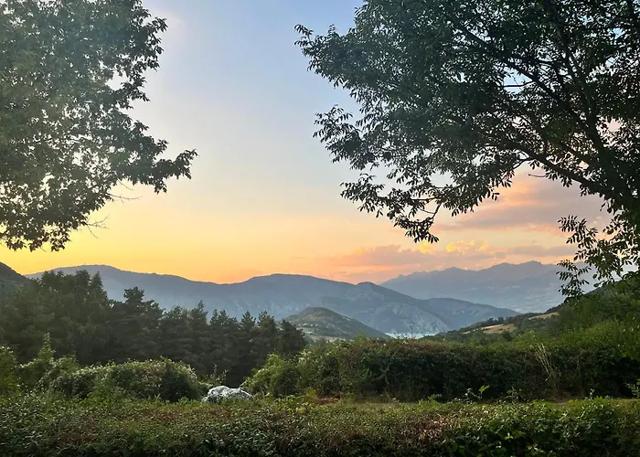 Village De Et La Pierre De L'aigle *