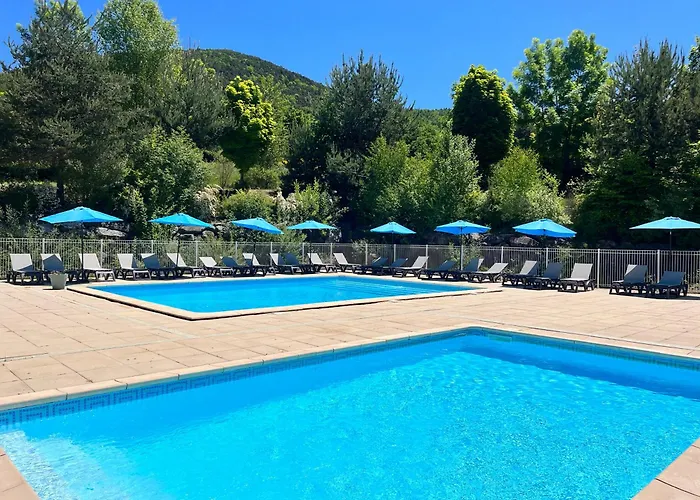 Campsite Village De Et La Pierre De L'aigle *