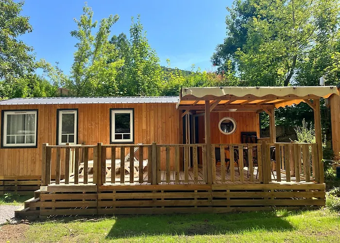 Village De Et La Pierre De L'aigle Campsite