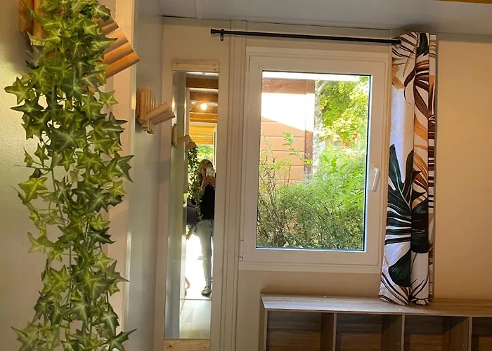 Village De Et La Pierre De L'aigle Campsite